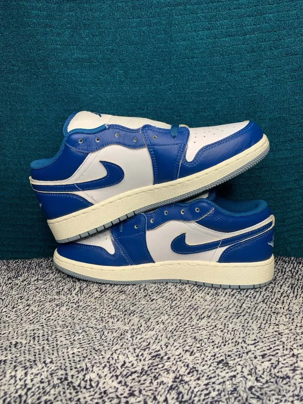 Nike Air Jordan 1 Low SE(GS) White/Industrial Blue Youth Size 5.5, Women Size 7